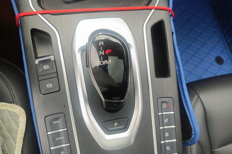 Used Wey VV5 2021 1.5T Two-Wheel Drive Color Pioneer