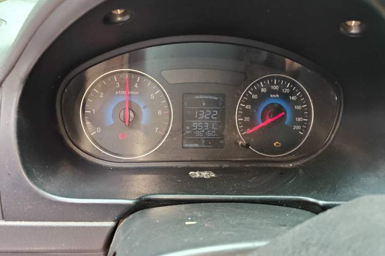 Used Dongfeng Fengon 330 2014 1.2L Manual Practical Version DK12-07
