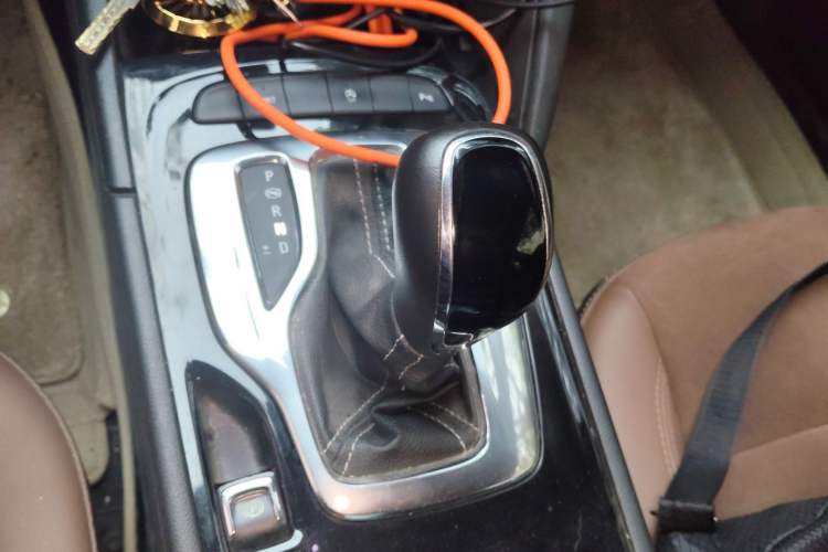 Used Buick Regal 2019 20T Elite Version China VI Standard Gear Lever