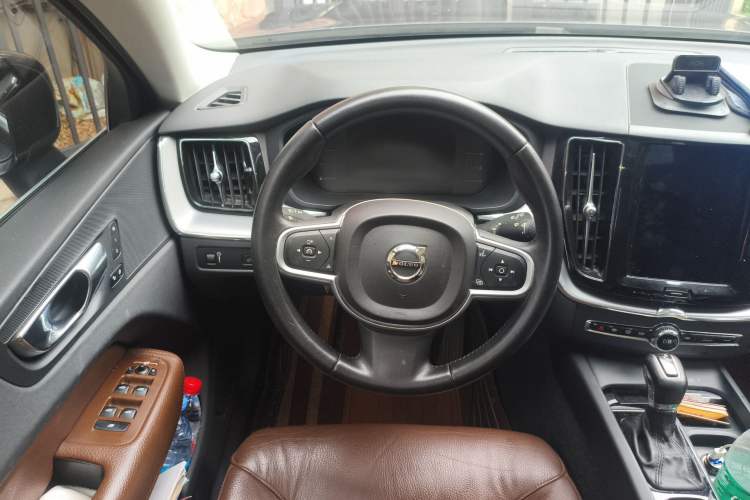 Used Volvo XC60 2019 T5 4x4 Smart Edition China V Standard Steering Wheel