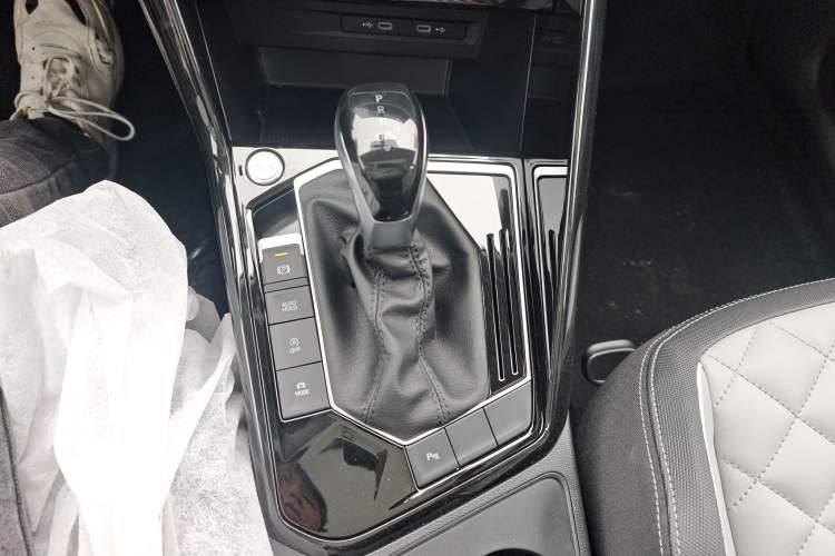 Used Volkswagen Tayron 2026 Model, 30 Million Vehicles Selected Version, 300TSI Gear Lever