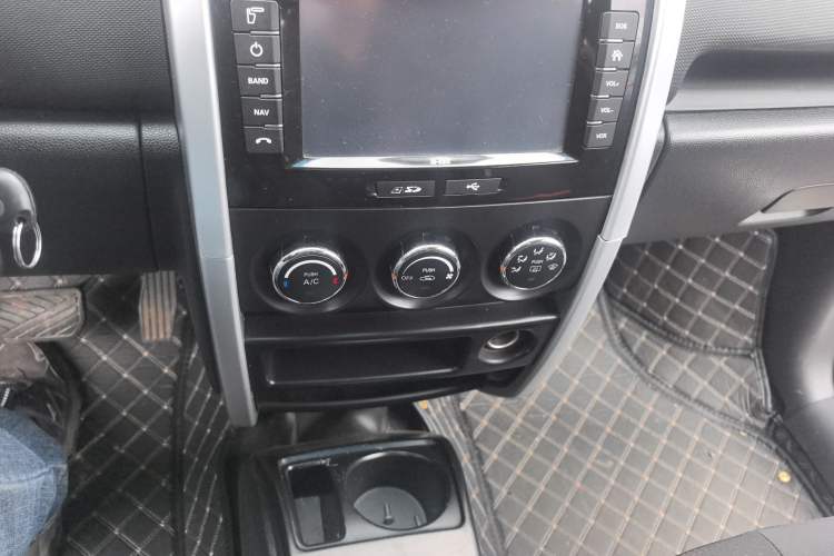 Used Changan CX20 2014 1.4L IMT Sunroof Navigation Version China IV Standard