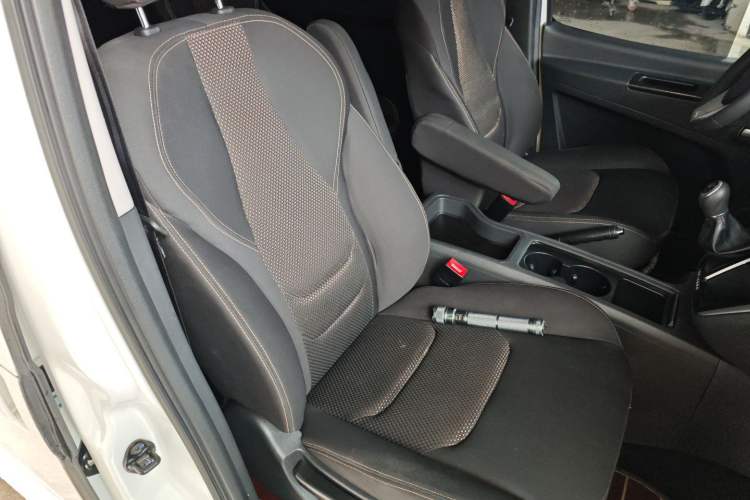 Used JAC Refine M3 2022 PLUS 1.8L 7-seater Standard Model