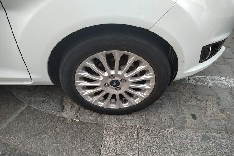 Used Ford Fiesta 2013 Hatchback 1.5L Automatic Sport Model Right Front Wheel Hub