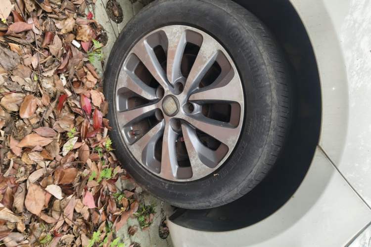 Used Fiat Viaggio 2012 1.4T Automatic Enjoyment Edition Right Front Wheel Hub