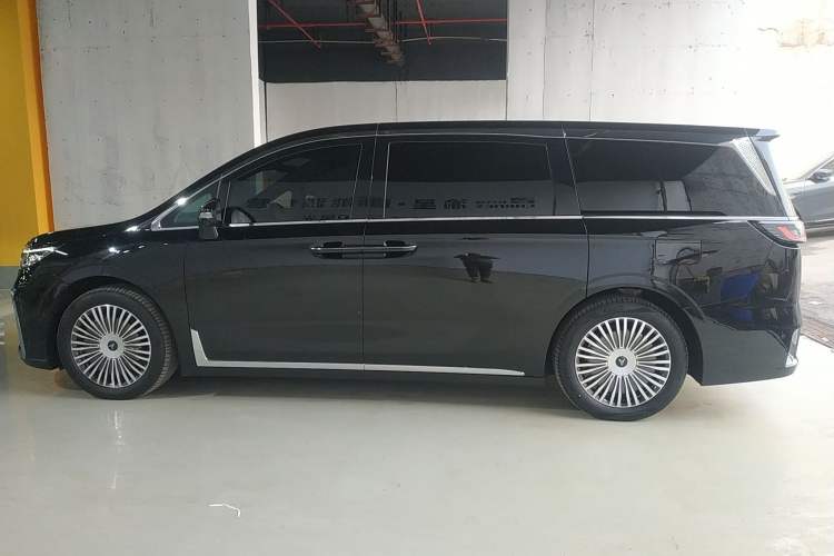 Used VOYAH Dream 2025 PHEV Four-Wheel Drive Prestige Kunpeng Edition