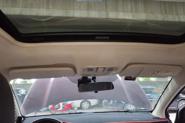 Used Dongfeng Fengon 580 2016 1.5T Manual Comfort Model Headliner