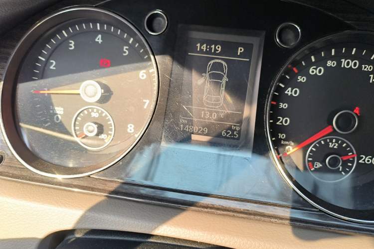 Used Volkswagen Magotan 2012 Facelift 1.8TSI Prestige Model Odometer Close Up