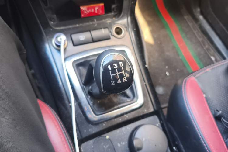 Used HYOSOW S3 2014 1.5L Comfort Version China IV Emission Standard Gear Lever