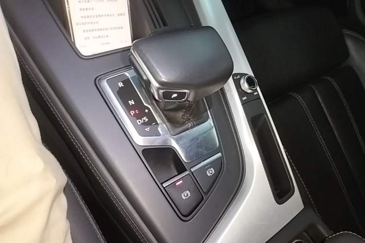Used Audi A4L 2022 40 TFSI Luxury Dynamic Model
