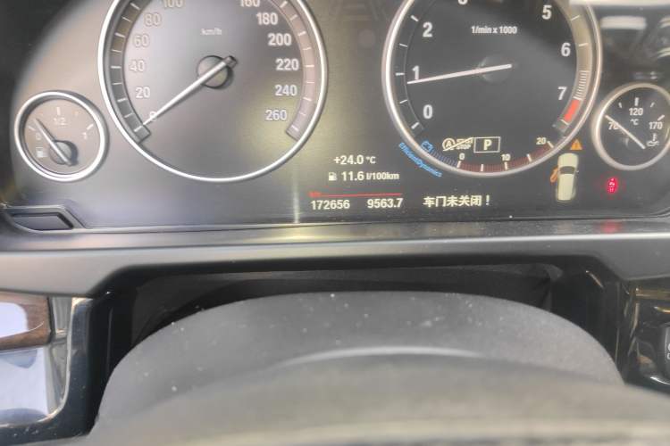 Used BMW X5 2017 xDrive28i Odometer Close Up