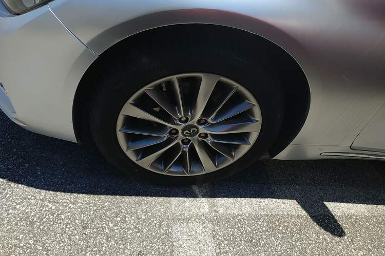 Used Infiniti Q50L 2018 2.0T Enjoyment Version China VI Standard
