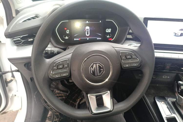 Used MG 5 2022 180 DVVT CVT Youth Luxury Edition
