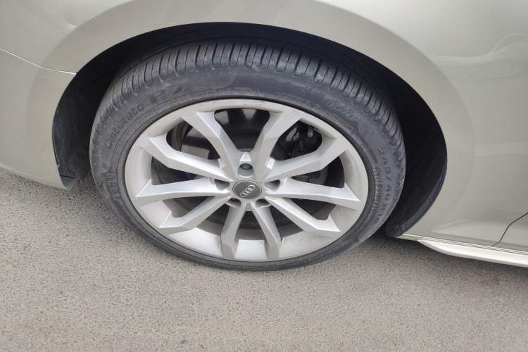 Used Audi A4L 2018 30th Anniversary Edition 40 TFSI Fashion Model Left Front Wheel Hub