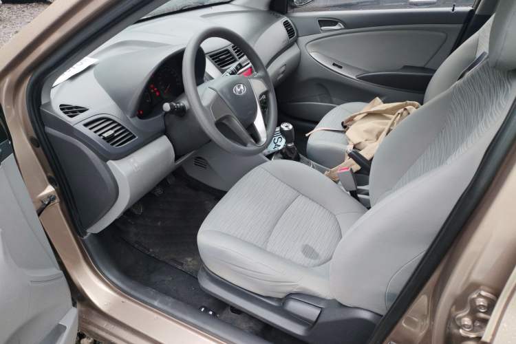 Used Hyundai Verna (older generation) 2014 1.4L Manual Smart GLS Trim Left Front Seat