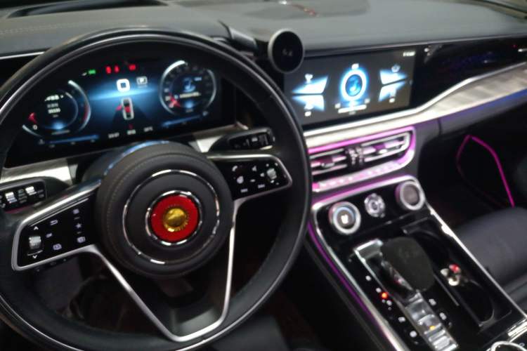 Used Hongqi H9 2020 3.0T Smart Connect Flagship Four-Seat Version Center Console