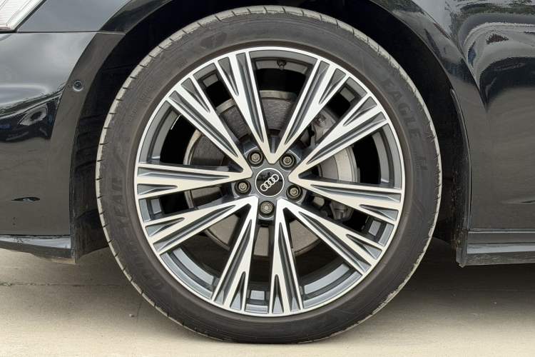 Used Audi A6L 2023 Revised Edition 45 TFSI quattro Prestige Dynamic Version Left Front Wheel Hub