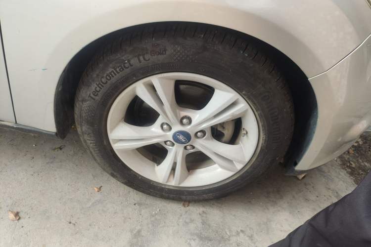 Used Ford Focus 2012 Sedan 1.6L Automatic Fashion Edition Right Front Wheel Hub