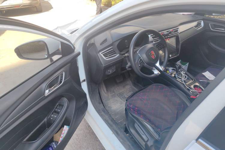 Used Roewe i5 2020 1.5L Automatic 4G Connect Luxury Flagship Edition
