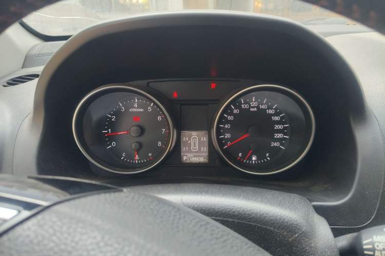 Used Haval H6 2013 Upgraded Model 2.4L Automatic Two-Wheel Drive Elite Version
