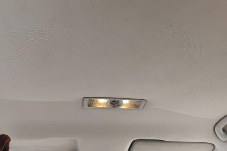 Used Volkswagen Gran Lavida 2013 1.6L Manual Fashion Model