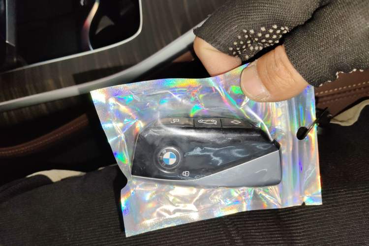 Used BMW X7 2024 xDrive40i Luxury Package – Leading Model Vehicle Key