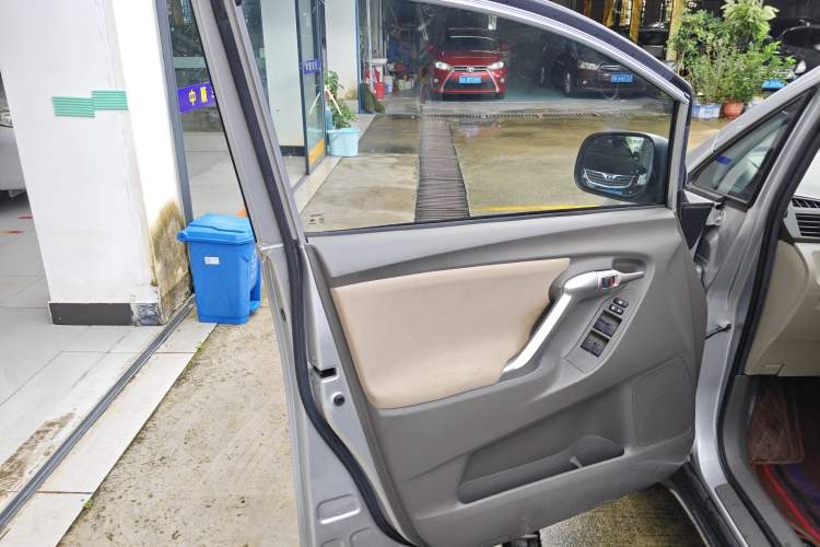 Used Toyota Verso 2015 180E CVT Crossover Edition
