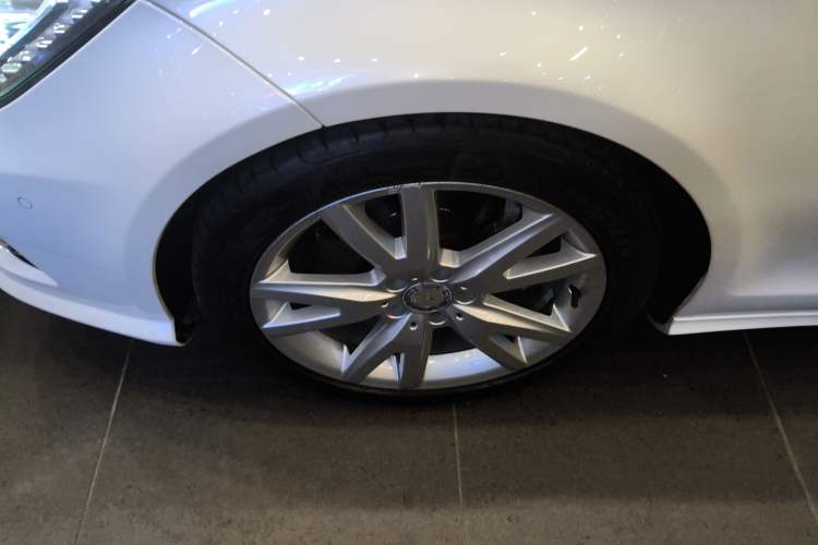 Used Mercedes-Benz CLS 2012 CLS 300 CGI Left Front Wheel Hub