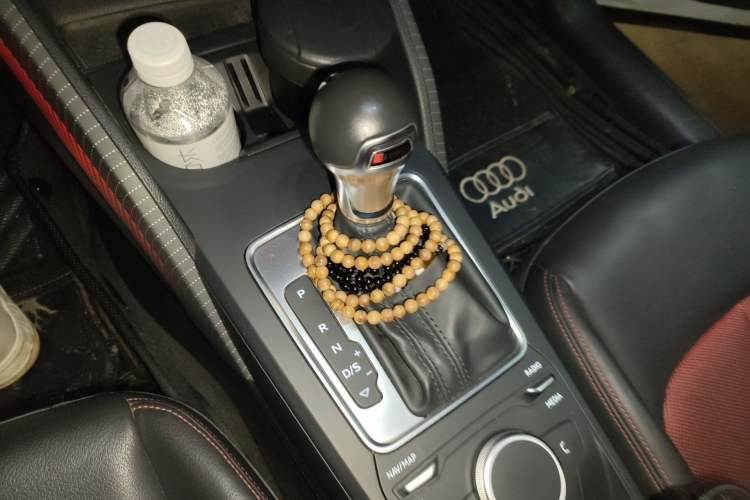 Used Audi Q2L 2018 35 TFSI Fashion Dynamic Version China VI Emission Standard Gear Lever