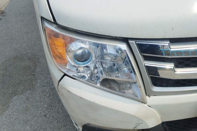 Used Dongfeng Yufeng 2020 2.5T V9 Cargo Van Long Wheelbase High Roof 3-Seater China V Emission Standard ZD25