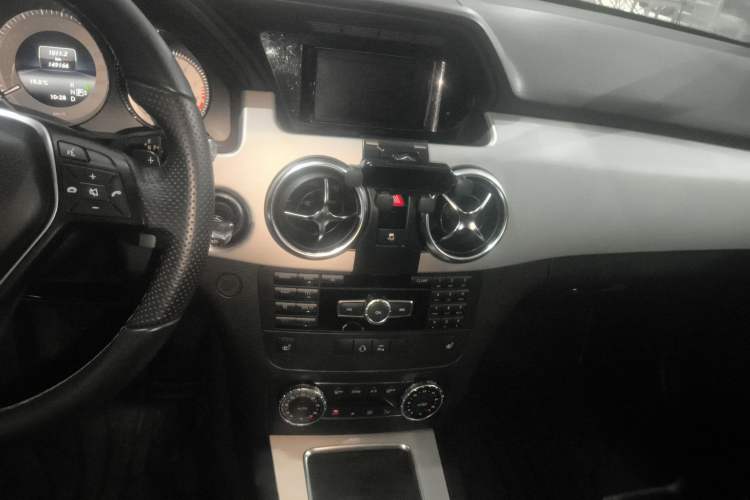 Used Mercedes-Benz GLK-Class 2013 GLK 300 4MATIC Dynamic Sunroof Model
