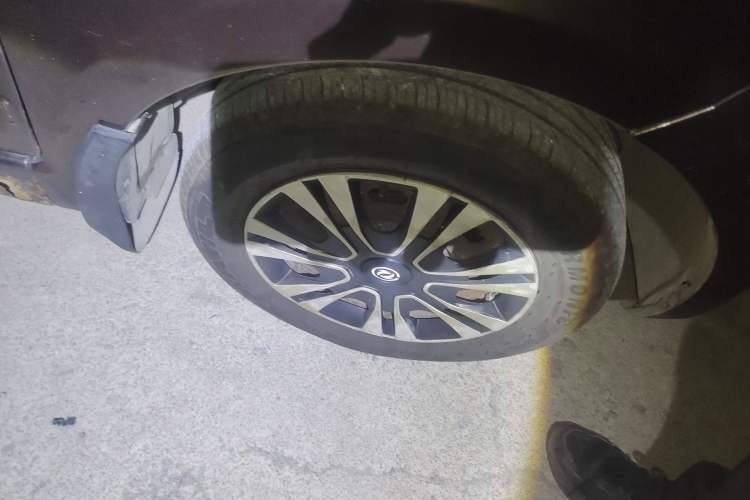 Used Dongfeng Fengon 330 2014 1.5L Manual Utility Version DK15 Right Front Wheel Hub