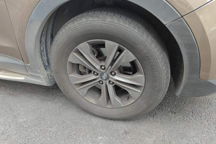 Used Hyundai Santa Fe 2015 2.4L Automatic Two-Wheel Drive Smart Version 5 Seats
