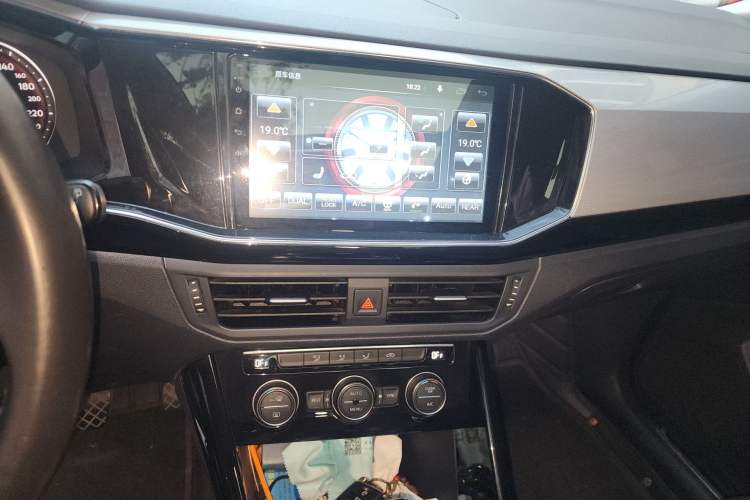 Used Volkswagen Tayron 2019 330TSI Two-Wheel-Drive Luxury Version China V Emission Standard Audio And AC Panel