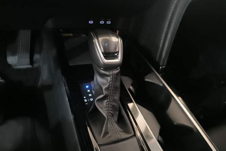 Used Toyota Camry 2024 Dual-Motor 2.0 HGVP Luxury Edition
