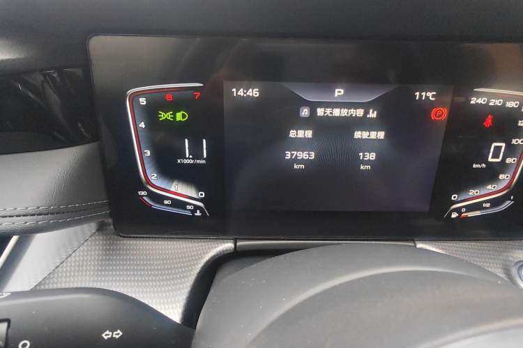 Used Hongqi H5 2023 1.5T DCT Smart Connect Flagship Edition Odometer Close Up