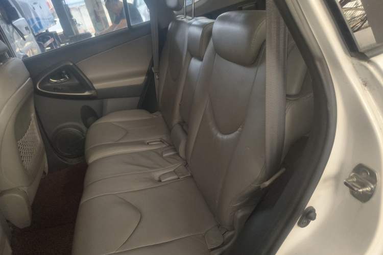 Used Toyota RAV4 2009 2.4L Automatic Luxury Edition
