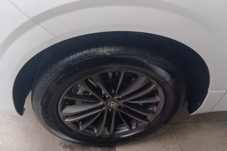 Used CHANGAN UNI-K 2024 2.0T Two-Wheel Drive YueShang Trim Left Front Wheel Hub