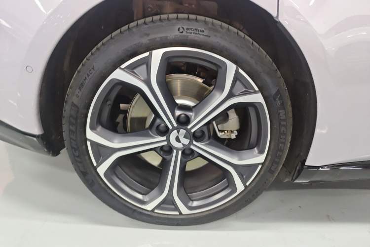 Used Nio ET5T 2025 75 kWh Touring Right Rear Wheel Hub