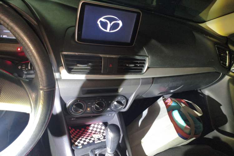 Used Mazda Mazda 3 Axela 2016 Sedan 1.5L Automatic Comfort Model
