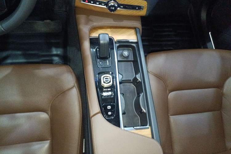 Used Volvo XC90 2021 B6 Zhiyi Luxury Edition 7-Seater Gear Lever