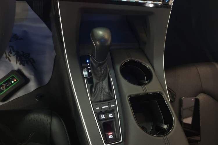 Used Toyota Avalon 2019 Dual-Engine 2.5L Luxury Edition China VI Standard