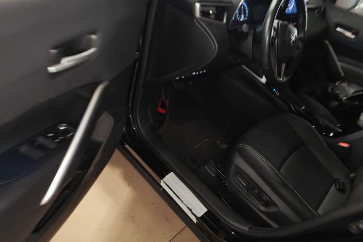 Used Toyota FRONTLANDER 2023 2.0L Smart Electric Hybrid Dual-Engine Deluxe Version Driver Seat