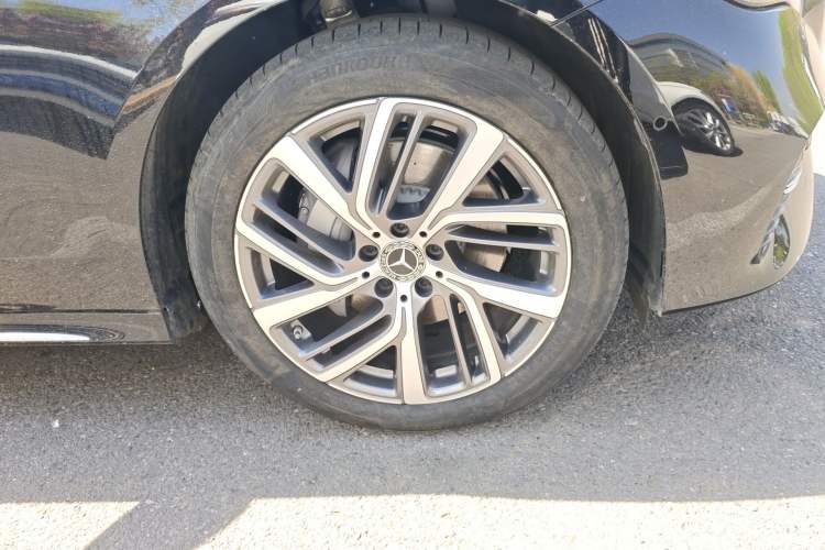 Used Mercedes-Benz E-Class 2025 E 300 L Stylish Model Right Front Wheel Hub