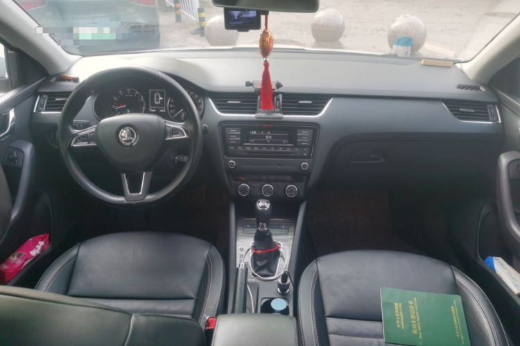 Used Skoda Octavia 2017 TSI280 DSG Smart Drive Edition Center Console