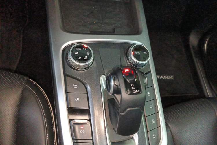 Used Tank 300 2023 City Edition 2.0T—Stylish as Ever Gear Lever