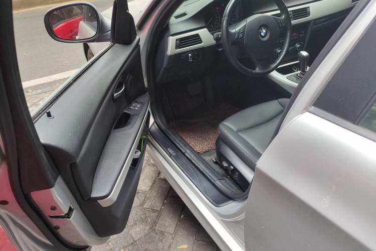 Used BMW 3 Series 2010 318i Leading Model
