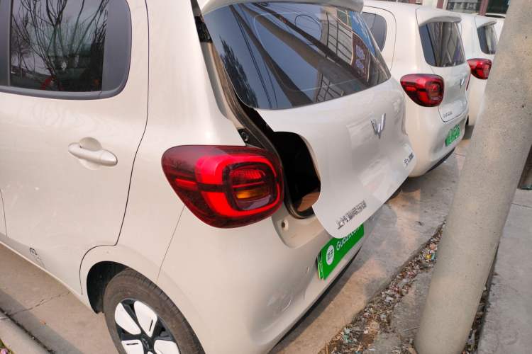 Used Wuling Hongguang MINIEV 2025 Four-Door Version Advanced Edition Trunk