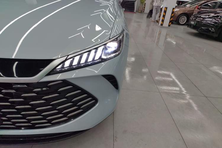 Used BYD Qin PLUS 2025 DM-i Smart Drive 55KM Leading Model
