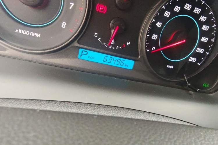 Used Chevrolet Captiva 2012 2.4L 4x4 Flagship Edition 7 Seats Odometer Close Up